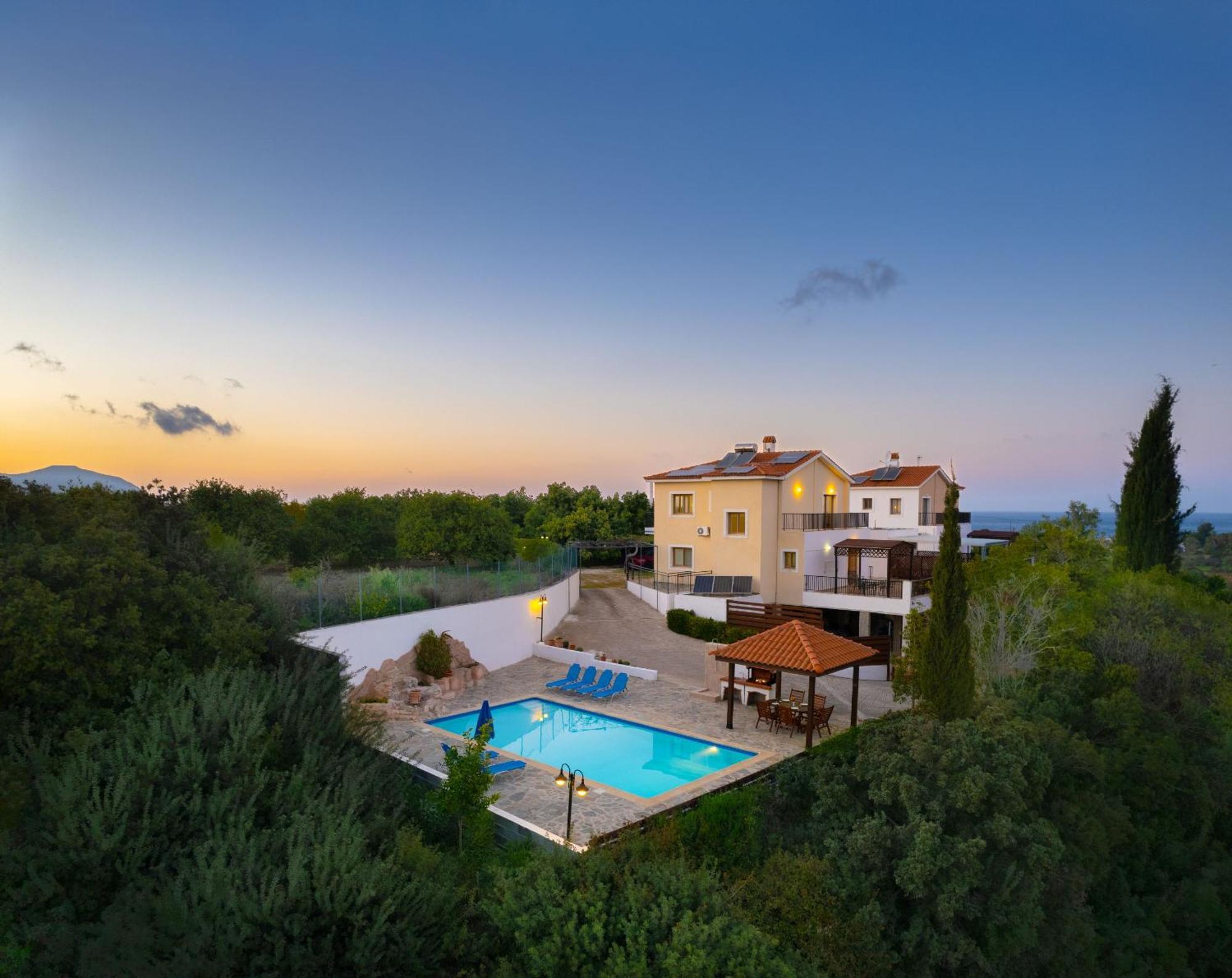Villa Ira Finiki Lachi Exteriör bild