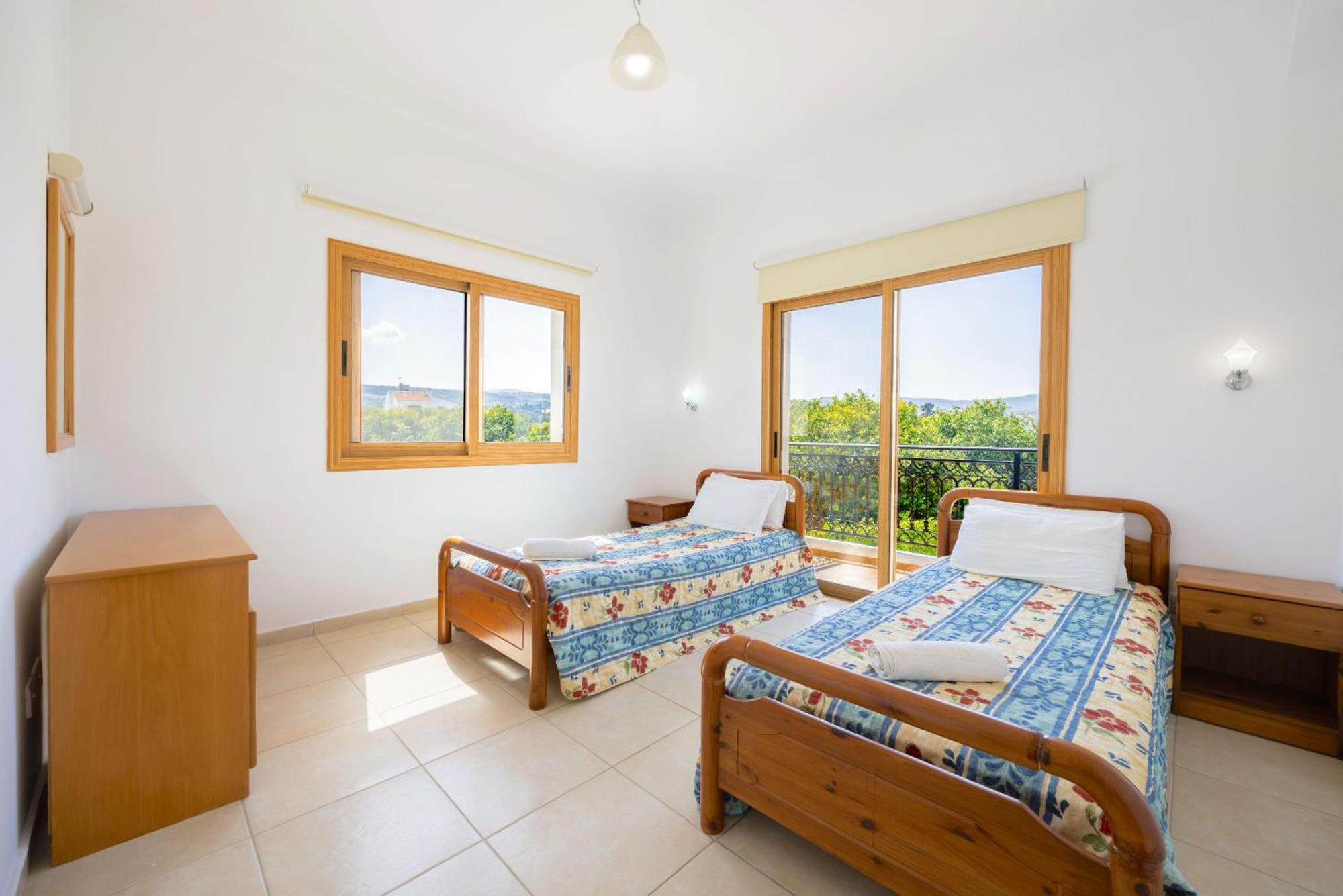 Villa Ira Finiki Lachi Exteriör bild
