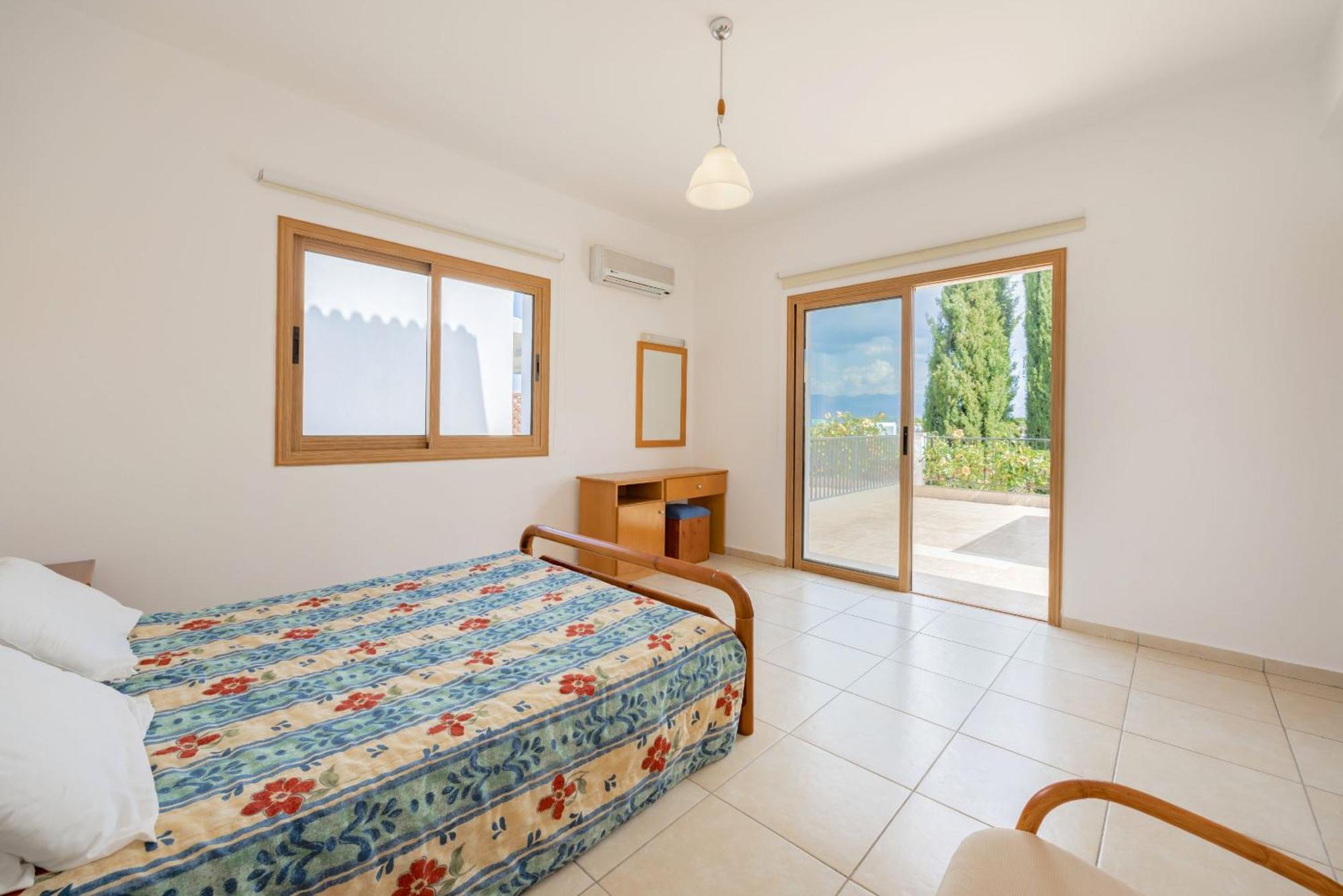 Villa Ira Finiki Lachi Exteriör bild