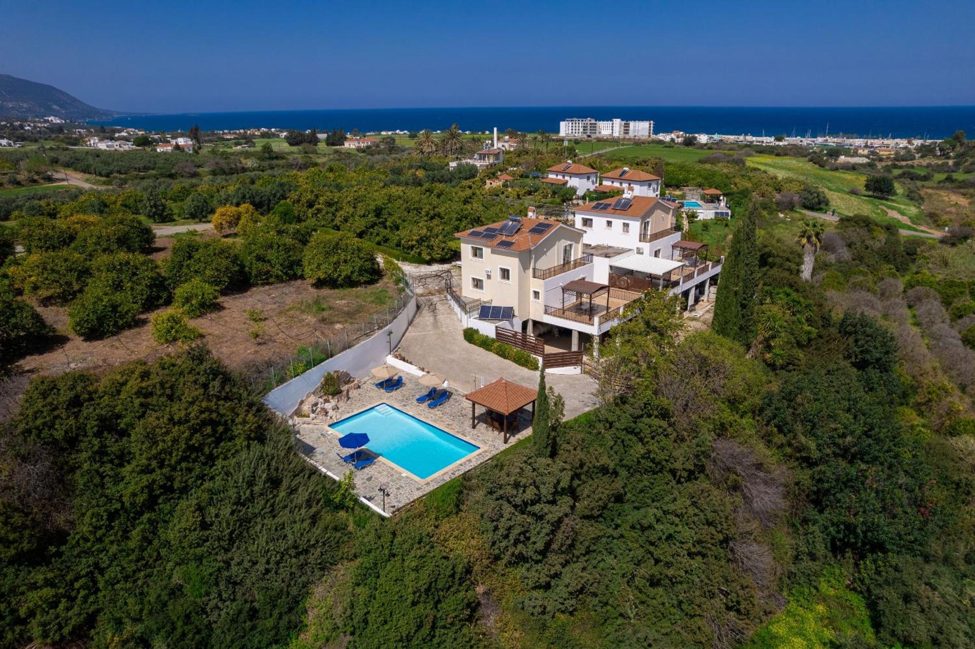 Villa Ira Finiki Lachi Exteriör bild